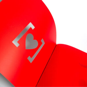 Diseño de catálogo con acabado troquelado